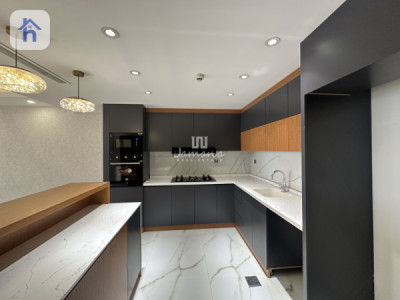 Luxurious 4-Bedroom Apartment Image 5