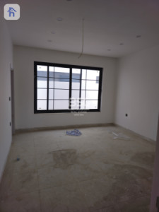Spacious 4-Bedroom Home in Zaner City Image 9