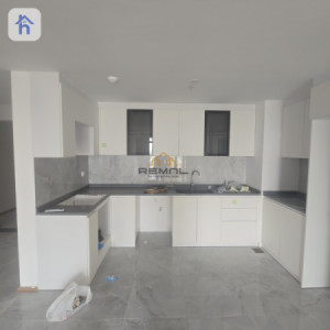 Chic Apartment in Empire Pearl Towers image 4