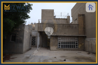 Spacious Commercial Property in Karada Resim 3