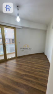 Spacious Apartment in Roya Tower image 5