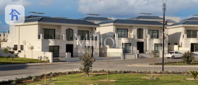 Spacious House with 4 Bedrooms image 1