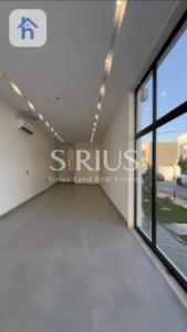 Modern Commercial Building with Multiple Rooms Resim 5