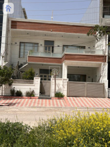 Large House with 4 Bedrooms image 2