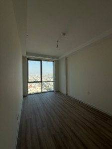 شوقەیەکی فراوان لە ئیمپایەر سکوێر وێنە 4