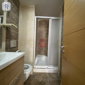 Modern 3-Bedroom Apartment Image 7