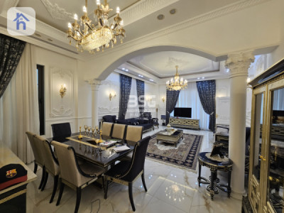 Luxury House with 6 Bedrooms Image 7