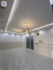 Square House image 3