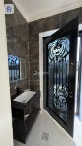 Spacious Home with Six Bedrooms image 7