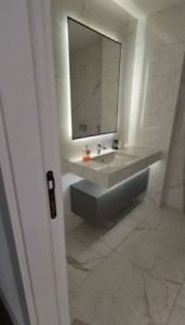Modern one-bedroom apartment for rent image 6