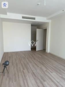 Elegant Apartment in Empire Square Image 4