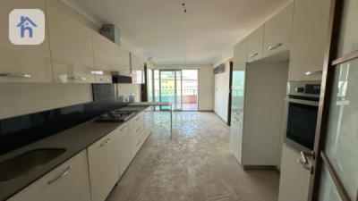Spacious Apartment with Stunning Views Image 3