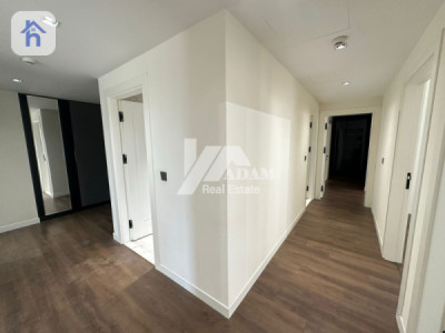 Modern Apartment image 21