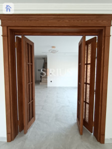 Spacious Family Home with Multiple Rooms Resim 5