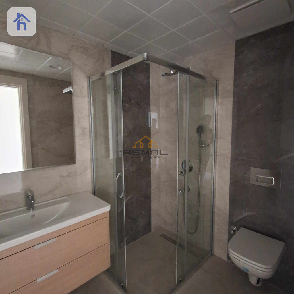 Modern 4 Bedroom Apartment in Empire Square Resim 9