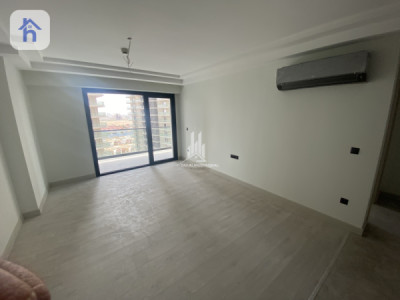 Spacious Apartment with Modern Design Image 3