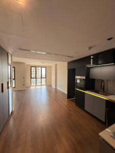 Chic 1-Bedroom Apartment with Modern Amenities image 1