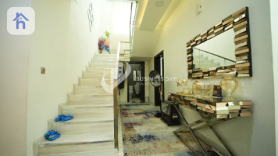 Modern 4 Bedrooms House Image 7