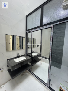 Spacious 5-Bedroom House in Hawlery Nwe image 11