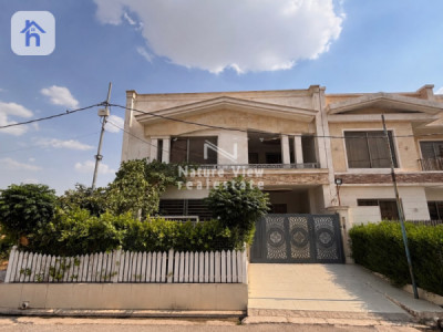 House Opposite Garden image 1