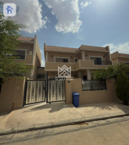 منزل ب 4 غرف نوم للبيع image 1