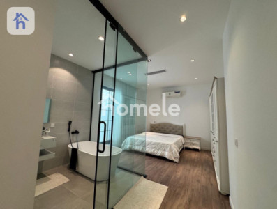 Cozy House with Four Bedrooms Image 10
