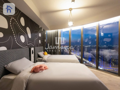 Elegant Apartment with 4 Bedrooms Image 12