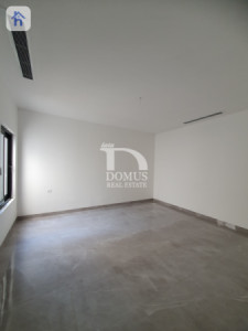 Commercial House (242m²) Image 8