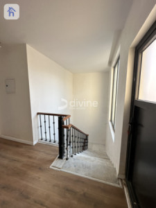 Modern 4 Bedroom House image 10