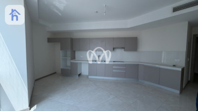 Spacious Apartment in Empire Square image 2