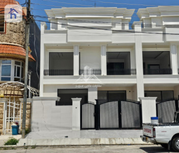 House Opposite Garden image 1