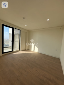 Bright 4-Bedroom Apartment image 4