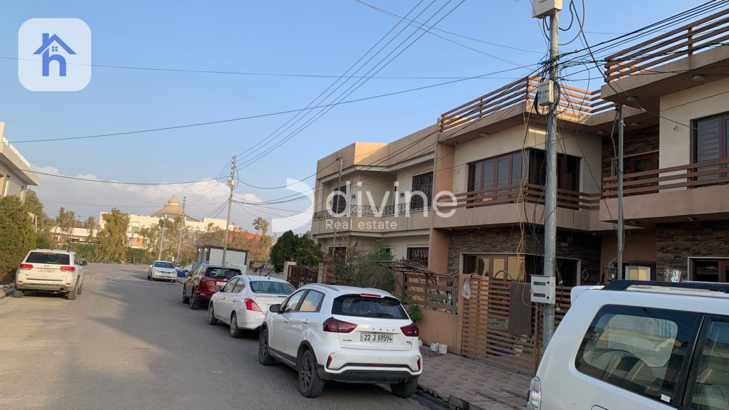 Spacious House with 5 Bedrooms Resim 3