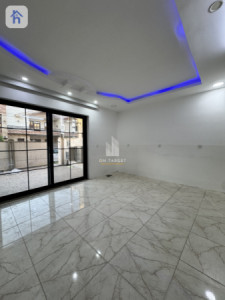 Spacious house with multiple rooms image 5