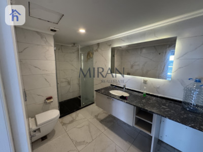 Elegant High-Floor Apartment for Rent Image 5