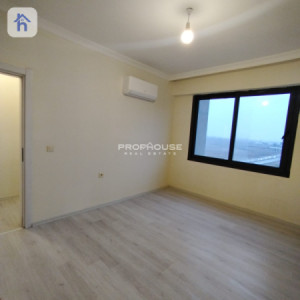 Modern Apartment with Spacious Layout Resim 3