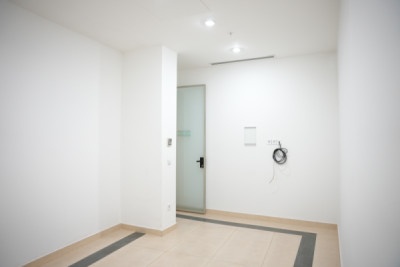 Modern office in prime location image 16