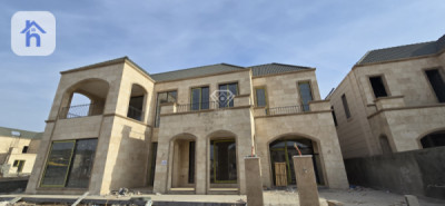 Spacious house in Spanish Village 2 image 1