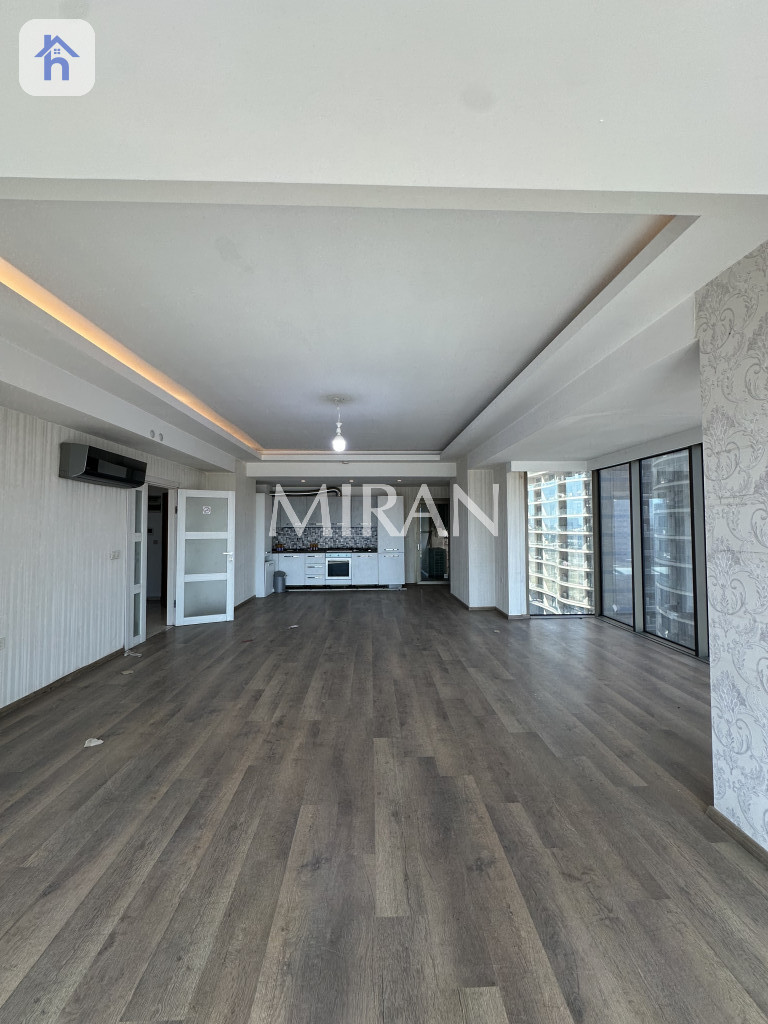 Spacious Apartment with Stunning Views Image 2