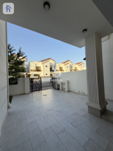 Spacious House with 4 Bedrooms image 2