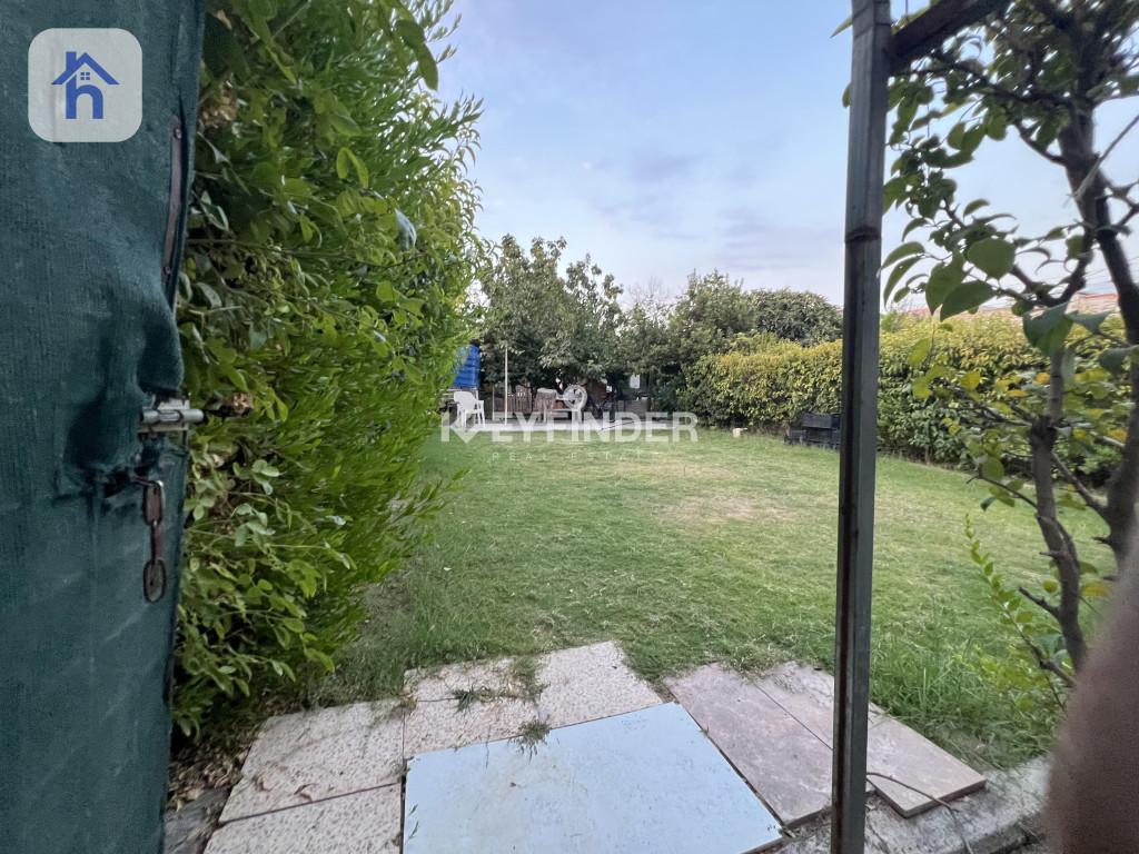 House Opposite Garden Image 2
