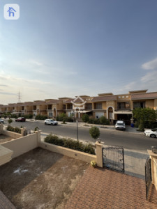 Spacious 4 Bedroom House in New Azadi image 4