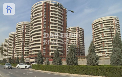 Modern 4 Bedroom Apartment image 12