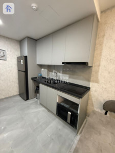 Modern 1-Bedroom Apartment in Prime Location image 2