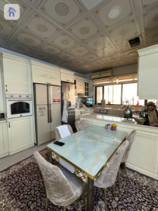 Three Floor House Image 6