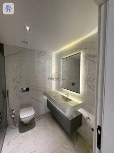 Modern 1 Bedroom Apartment image 9