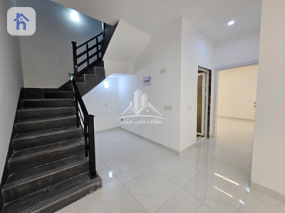 Modern Home with 5 Bedrooms Image 13