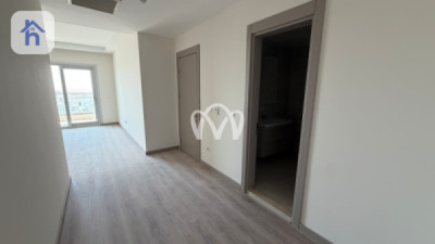 Spacious Apartment in Empire Square image 12
