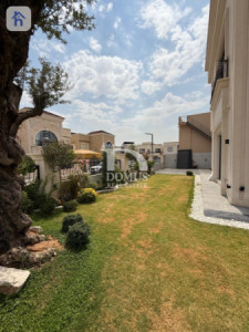 Luxurious Villa with 6 Bedrooms image 2