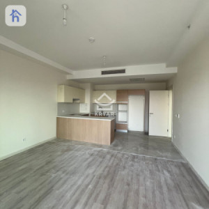 Spacious Apartment in Empire Square image 1